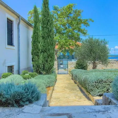Cubismo Villa Tkon